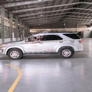 Dùng xe của cty Sơn epoxy thanh lâm chạy thử kiểm tra độ bám dính của màng Sơn trước khi bàn giao